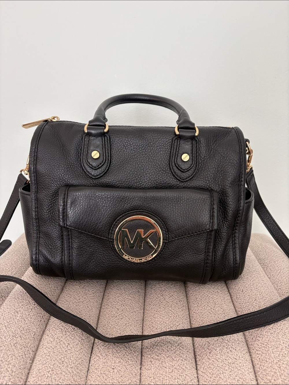 COPY Michael Kors Black Leather Satchel with Gold-Tone MK Emblem.